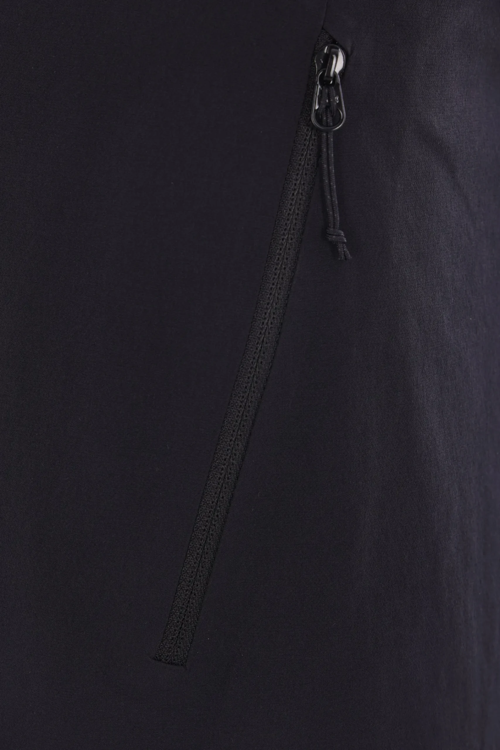 Women ARC'TERY X Gamma 9" shorts in technical fabric