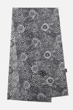 Women 10 CORSO COMO graphic print nylon padded stole
